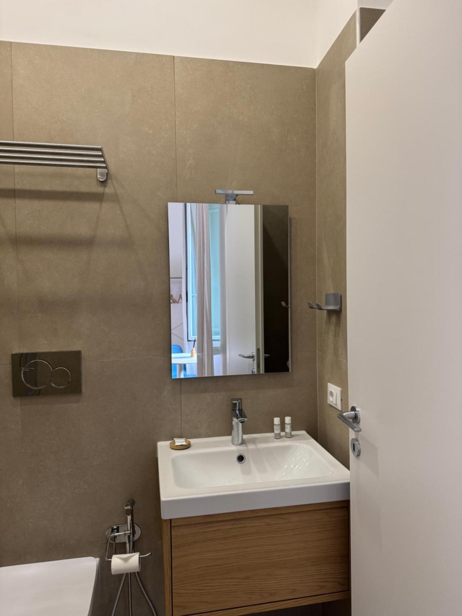 Flat 7 Rome Guesthouse ภายนอก รูปภาพ