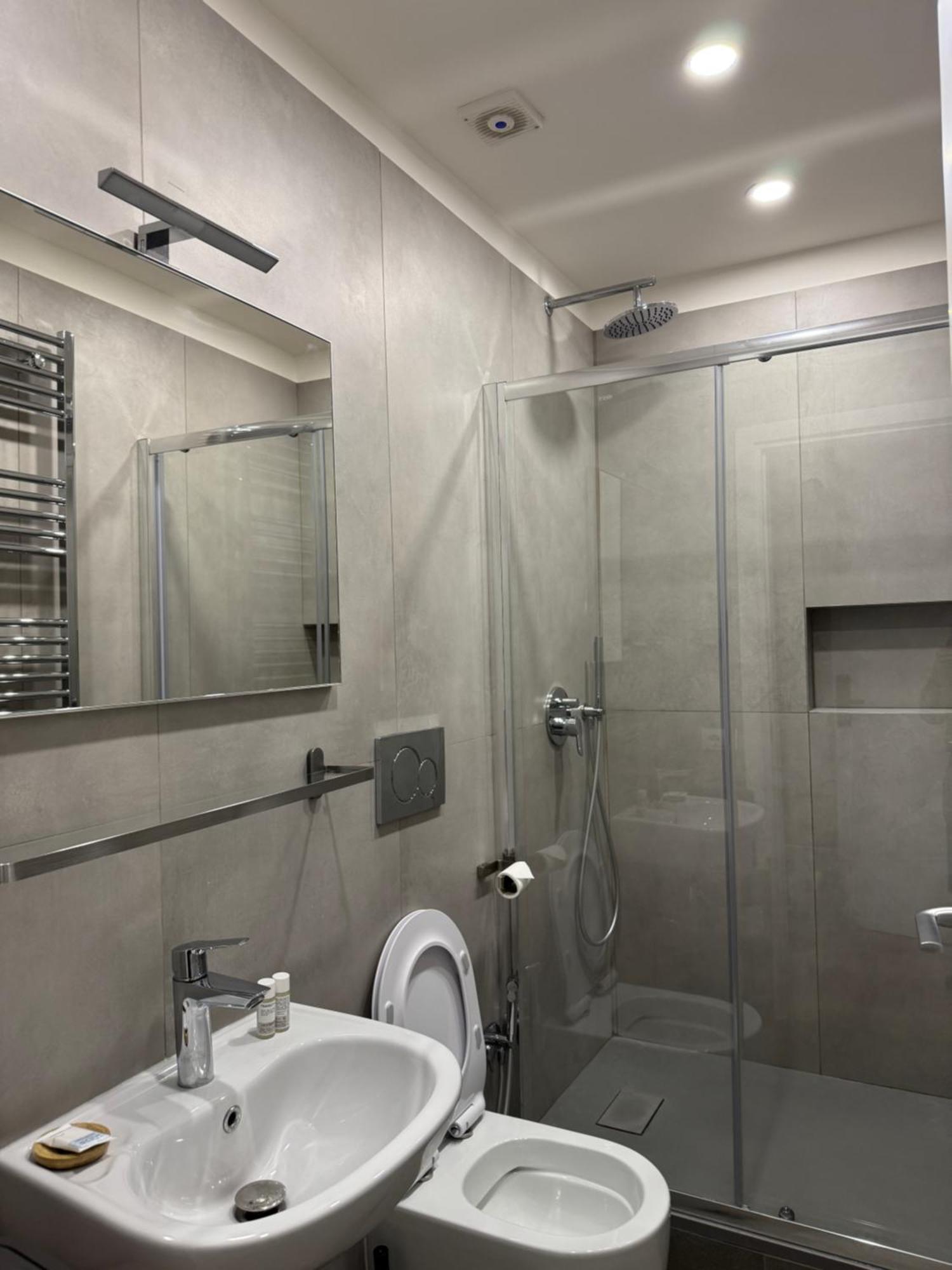 Flat 7 Rome Guesthouse ภายนอก รูปภาพ