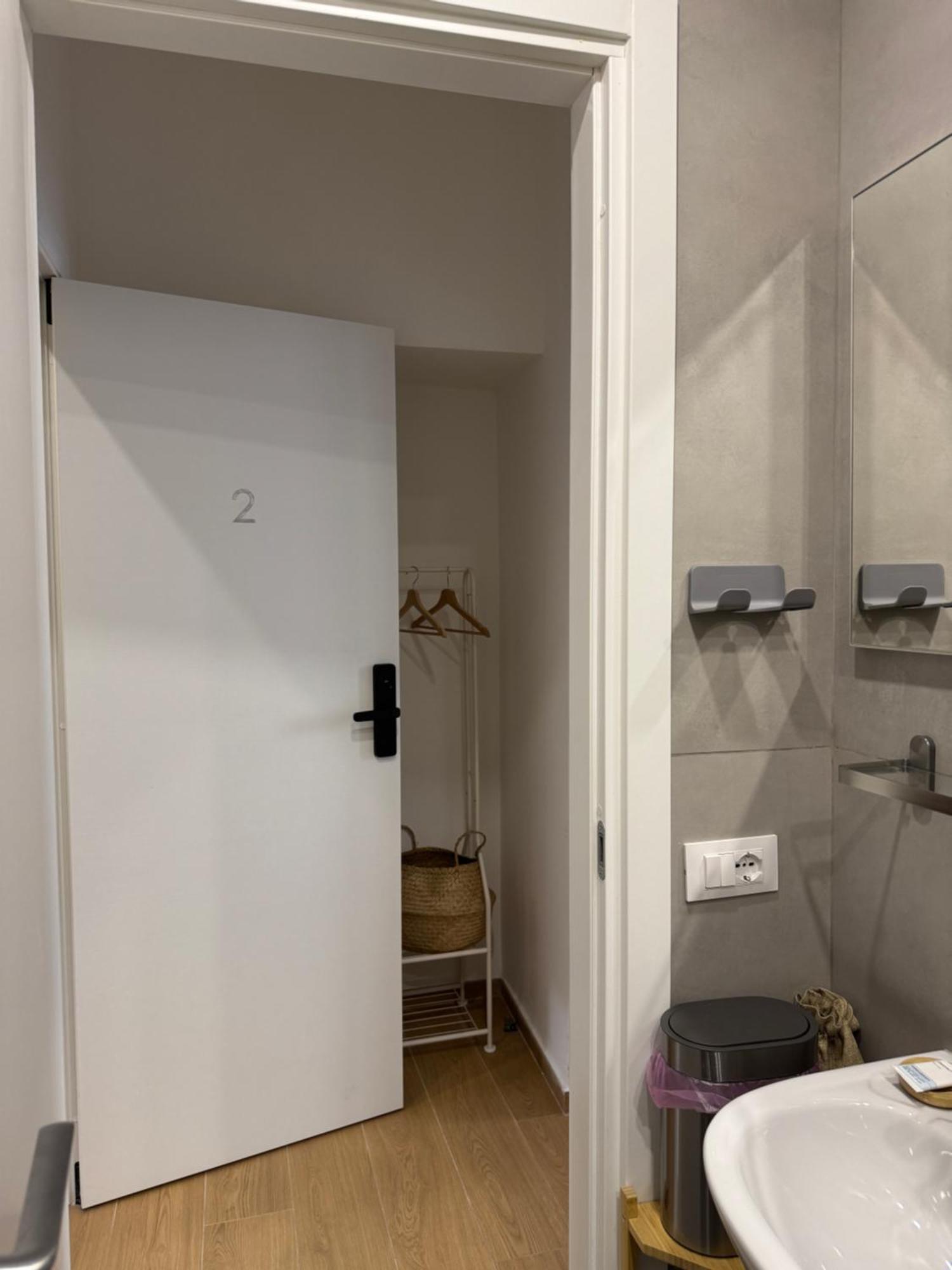 Flat 7 Rome Guesthouse ภายนอก รูปภาพ